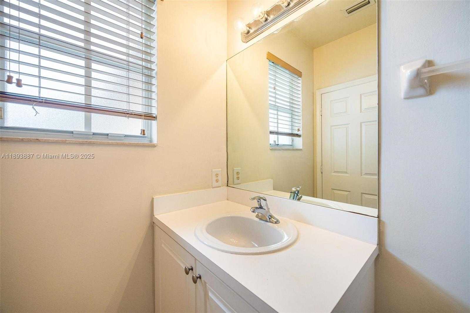 Small Image of 2884 SOUTH EAST 2ND DR, Homestead Number 20
