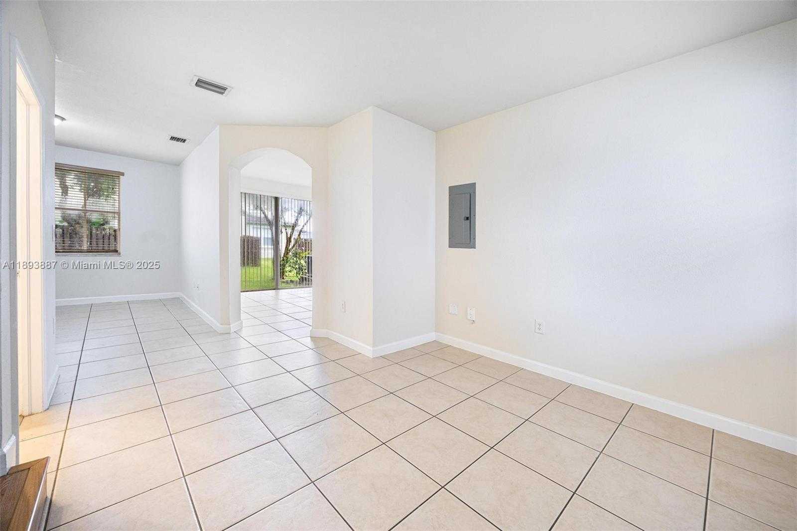 Small Image of 2884 SOUTH EAST 2ND DR, Homestead Number 23