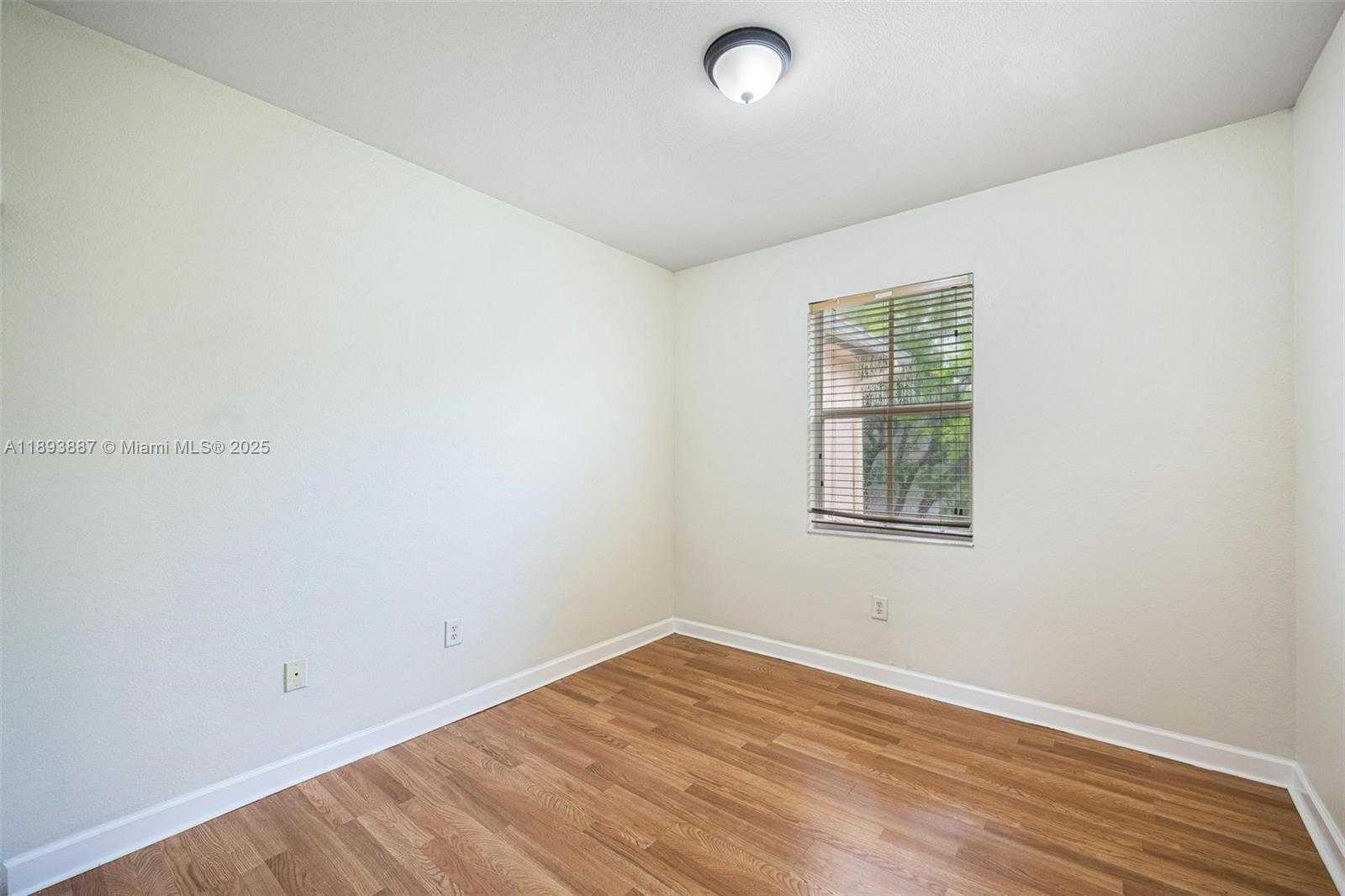 Small Image of 2884 SOUTH EAST 2ND DR, Homestead Number 33