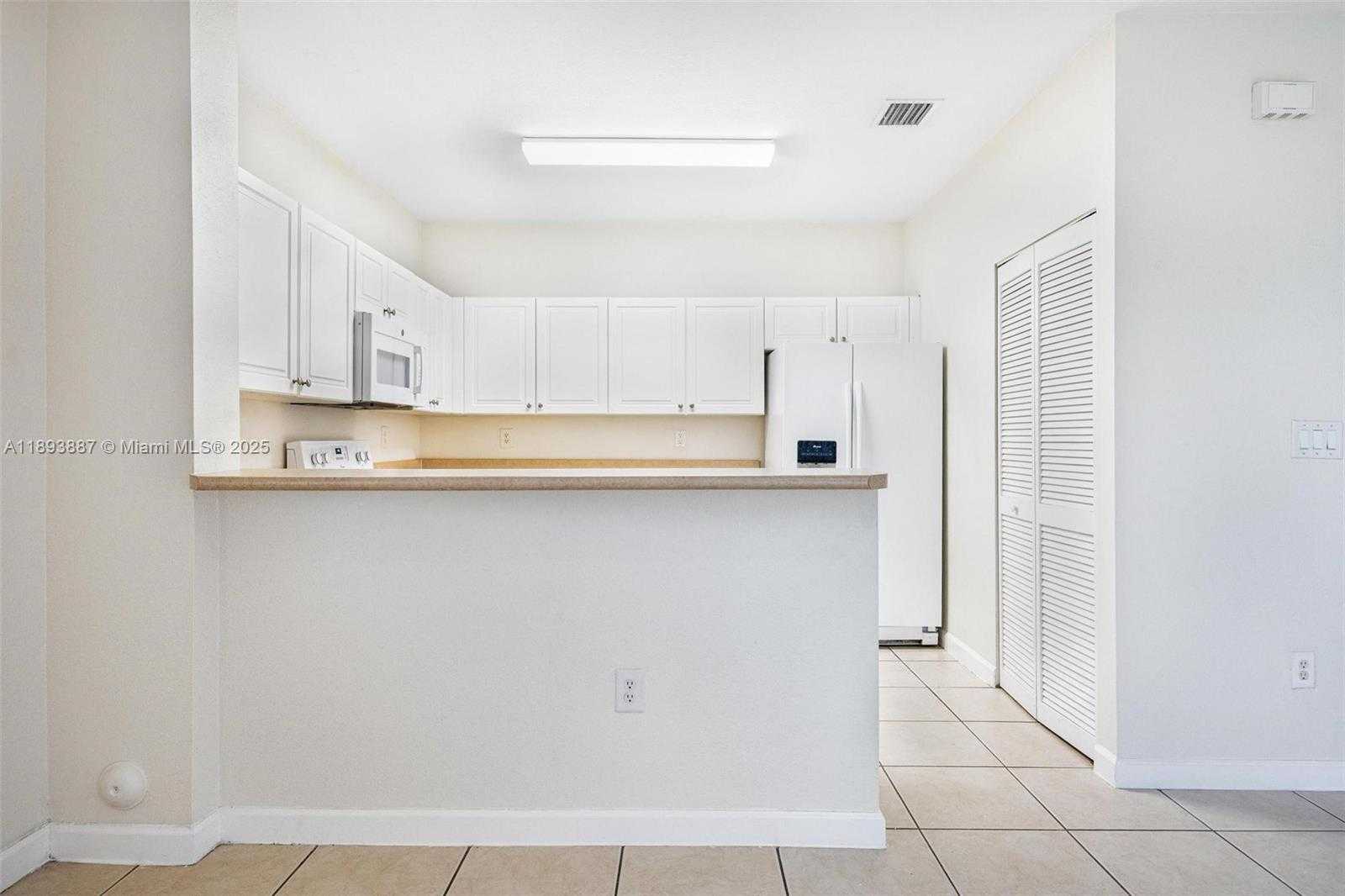 Small Image of 2884 SOUTH EAST 2ND DR, Homestead Number 4