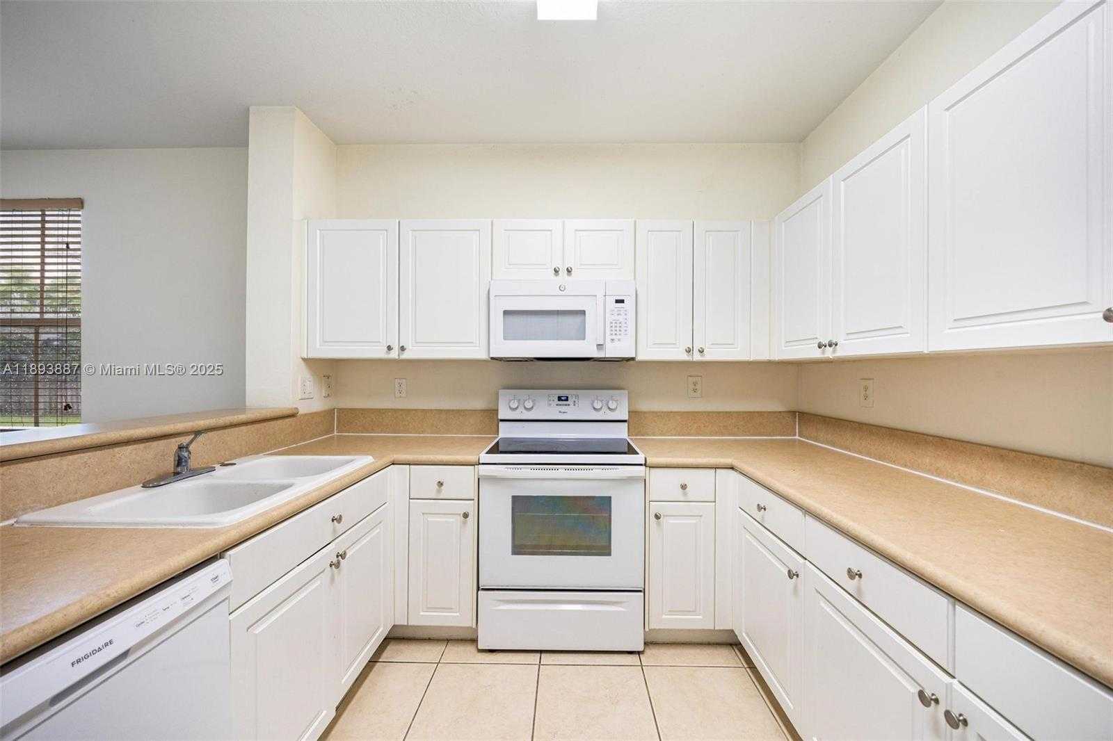 Small Image of 2884 SOUTH EAST 2ND DR, Homestead Number 7