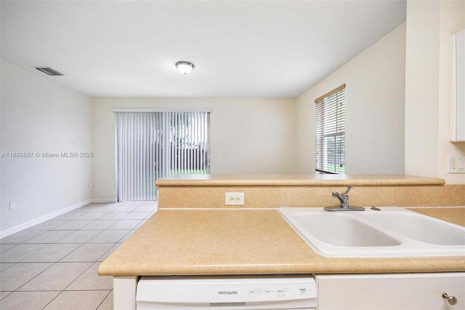 Small Image of 2884 SOUTH EAST 2ND DR, Homestead Number 8