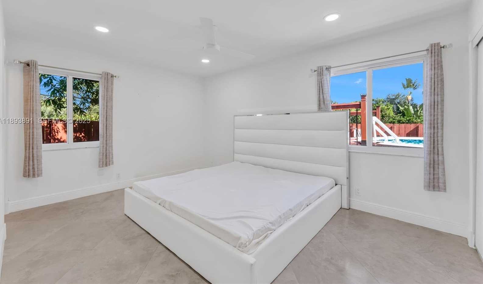 Small Image of 9801 RIDGECREEK RD, Boca Raton Number 25