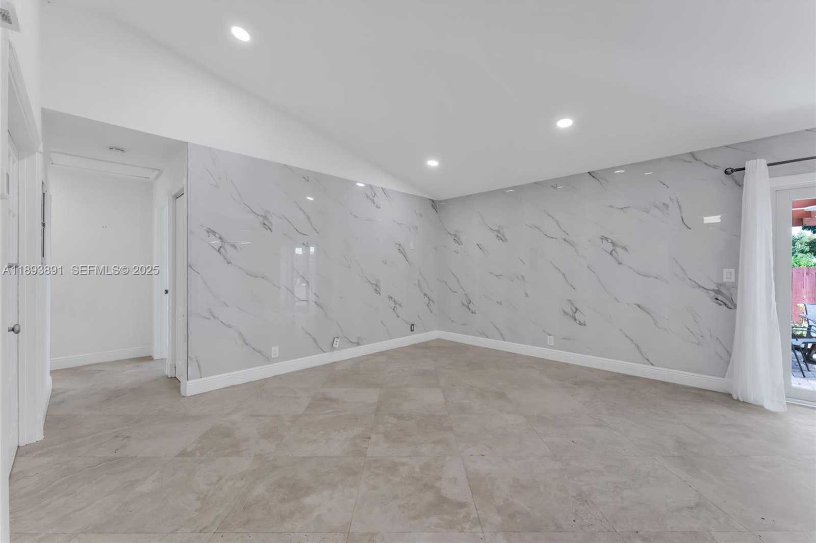 Small Image of 9801 RIDGECREEK RD, Boca Raton Number 6