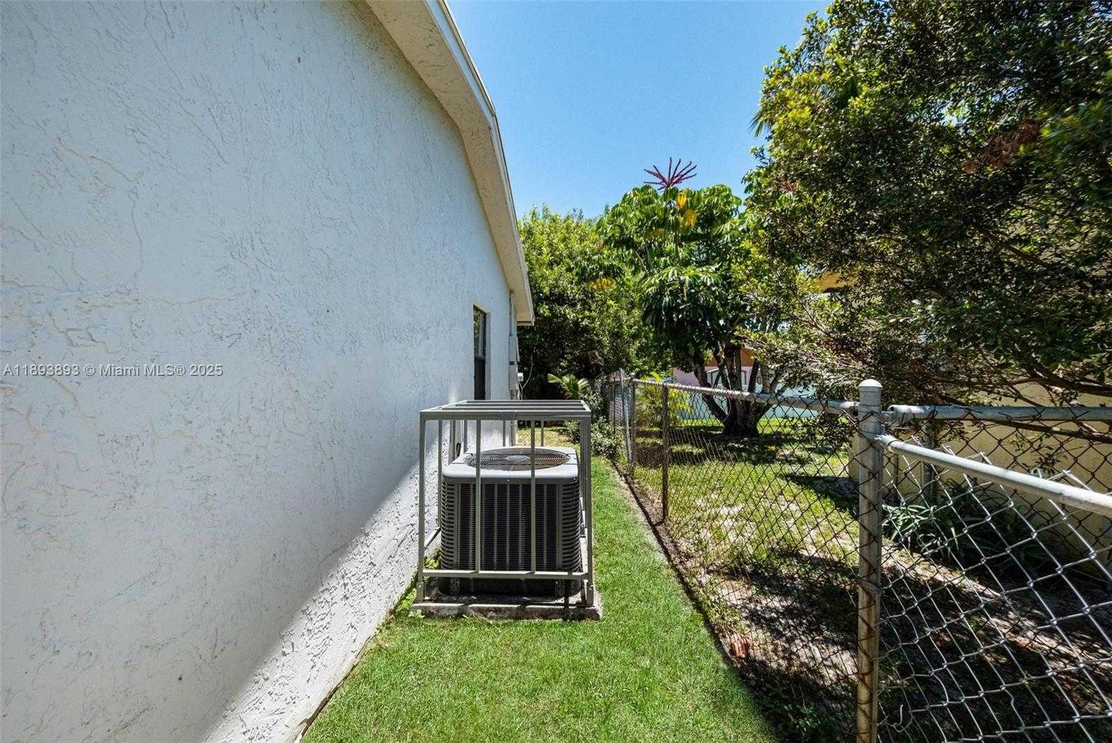 Small Image of 540 NORTH WEST 7TH TER, Pompano Beach Number 29