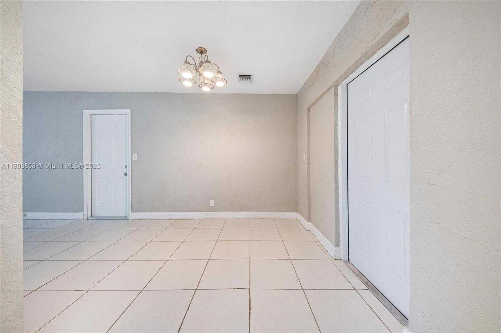 Small Image of 1560 NORTH WEST SUNSET STRIP, Sunrise Number 18