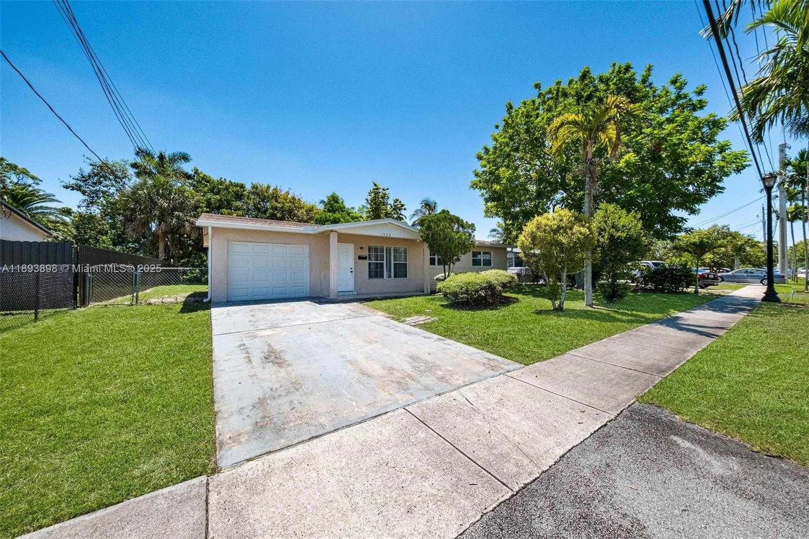 Small Image of 1560 NORTH WEST SUNSET STRIP, Sunrise Number 2