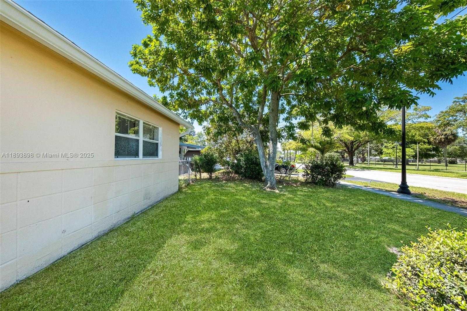 Small Image of 1560 NORTH WEST SUNSET STRIP, Sunrise Number 25