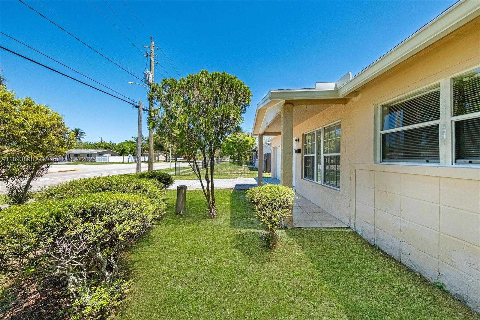 Small Image of 1560 NORTH WEST SUNSET STRIP, Sunrise Number 26