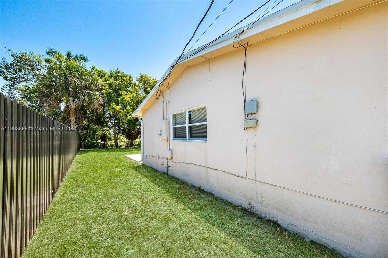Small Image of 1560 NORTH WEST SUNSET STRIP, Sunrise Number 27