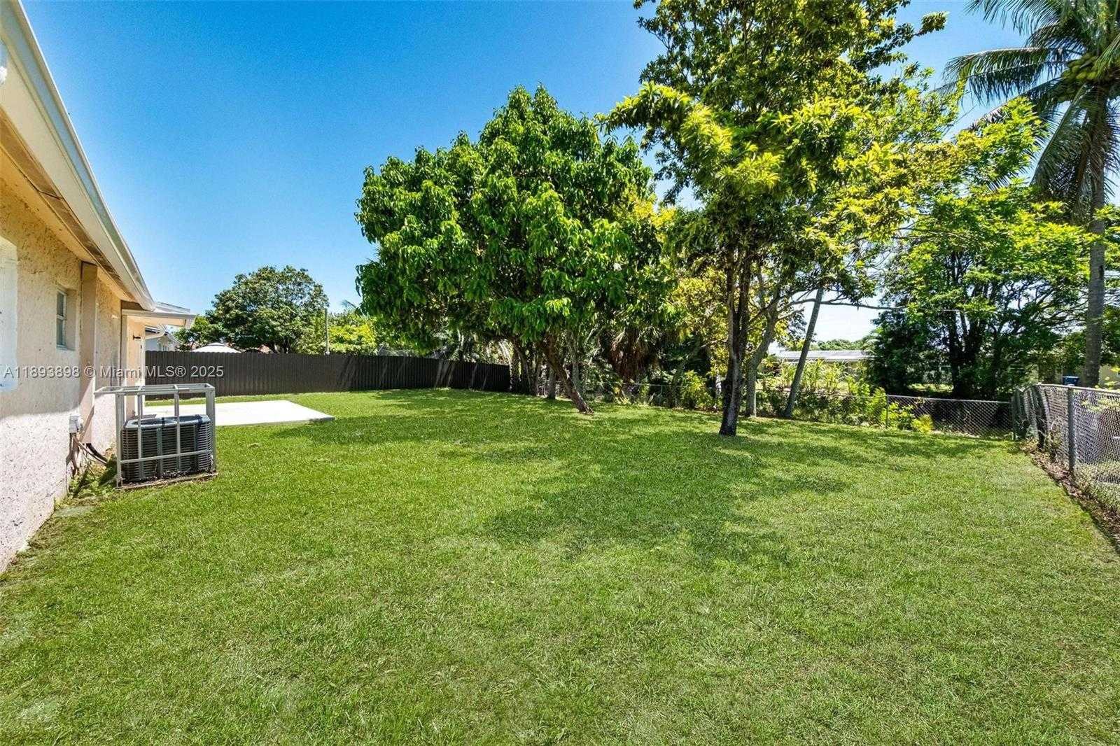 Small Image of 1560 NORTH WEST SUNSET STRIP, Sunrise Number 30