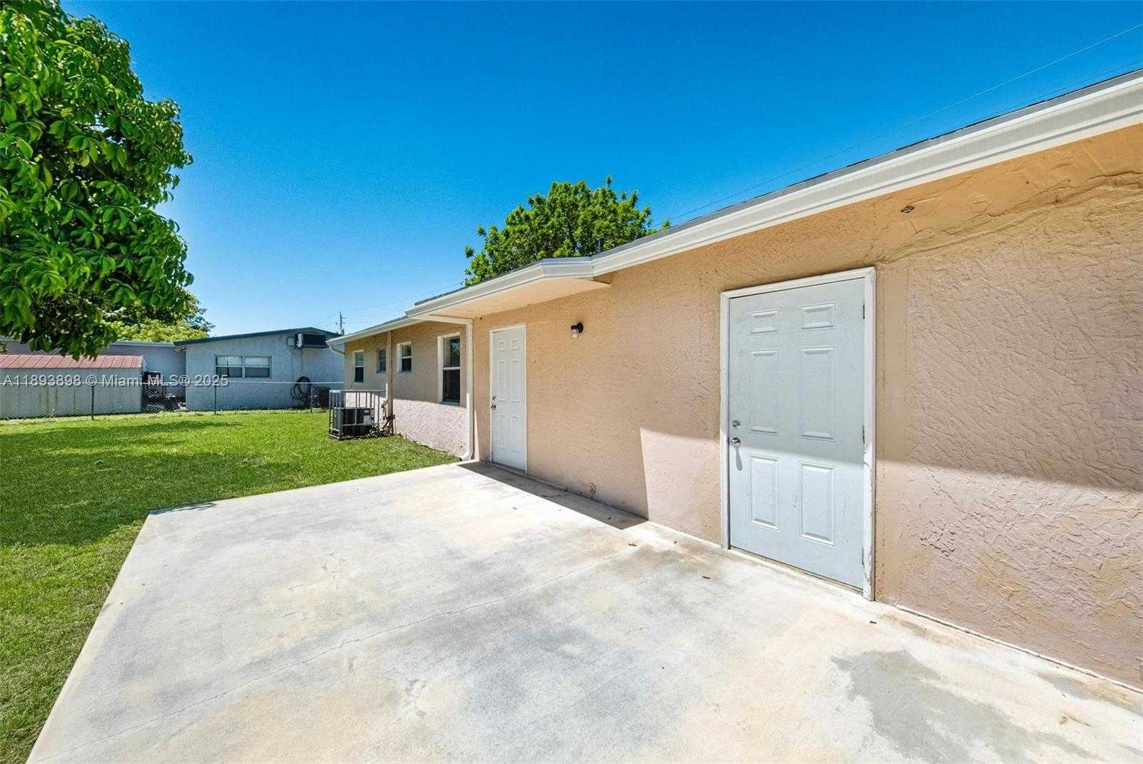Small Image of 1560 NORTH WEST SUNSET STRIP, Sunrise Number 33