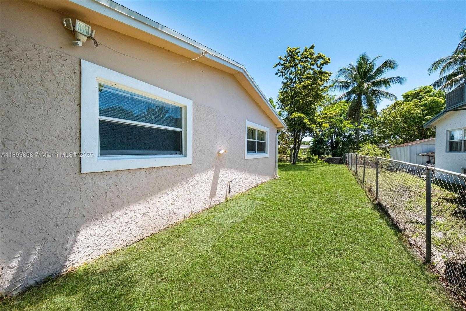 Small Image of 1560 NORTH WEST SUNSET STRIP, Sunrise Number 34