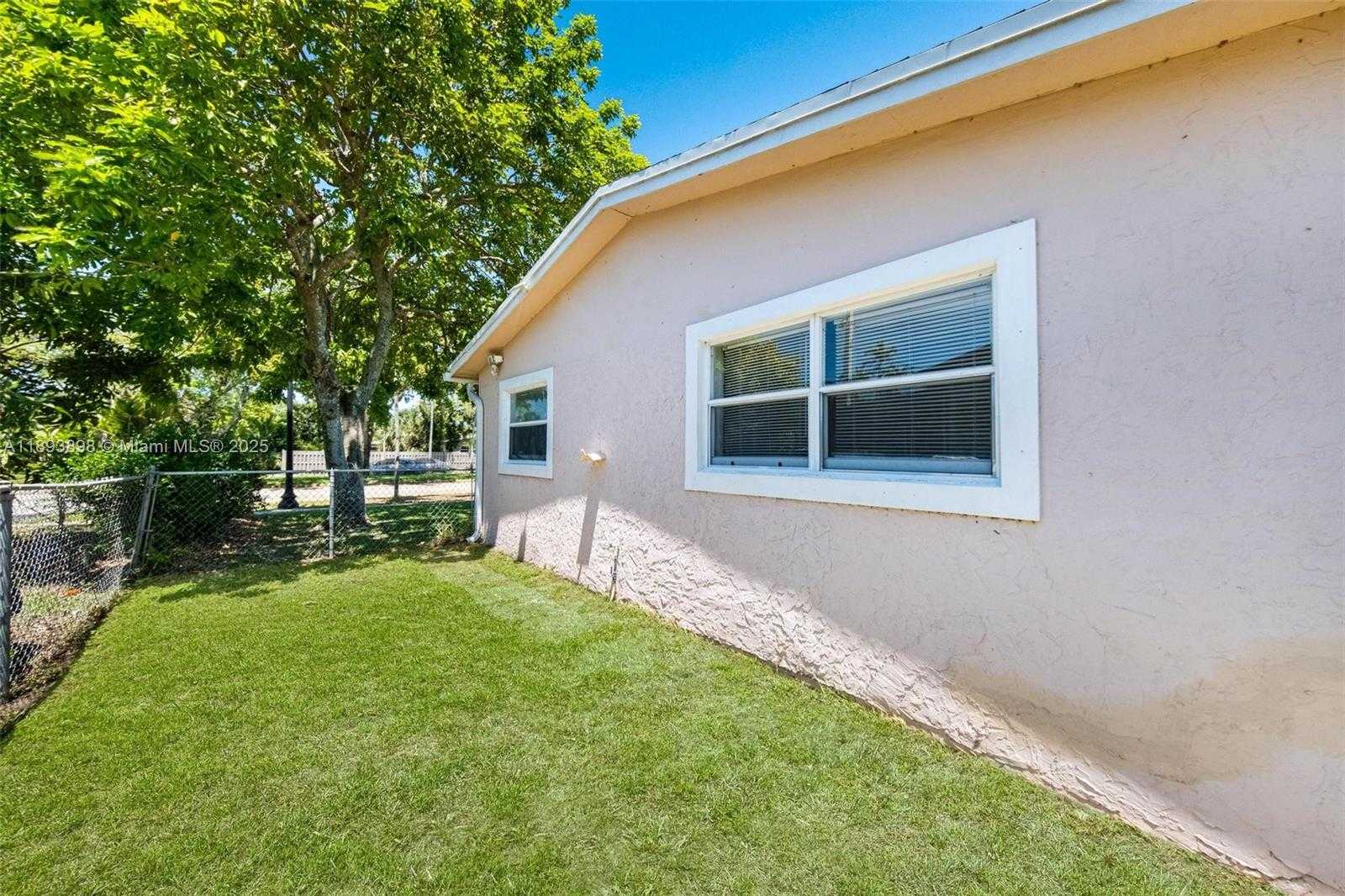 Small Image of 1560 NORTH WEST SUNSET STRIP, Sunrise Number 35