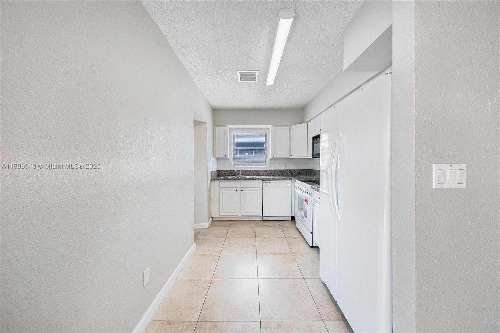 Small Image of 6442 OAK ST, Hollywood Number 10