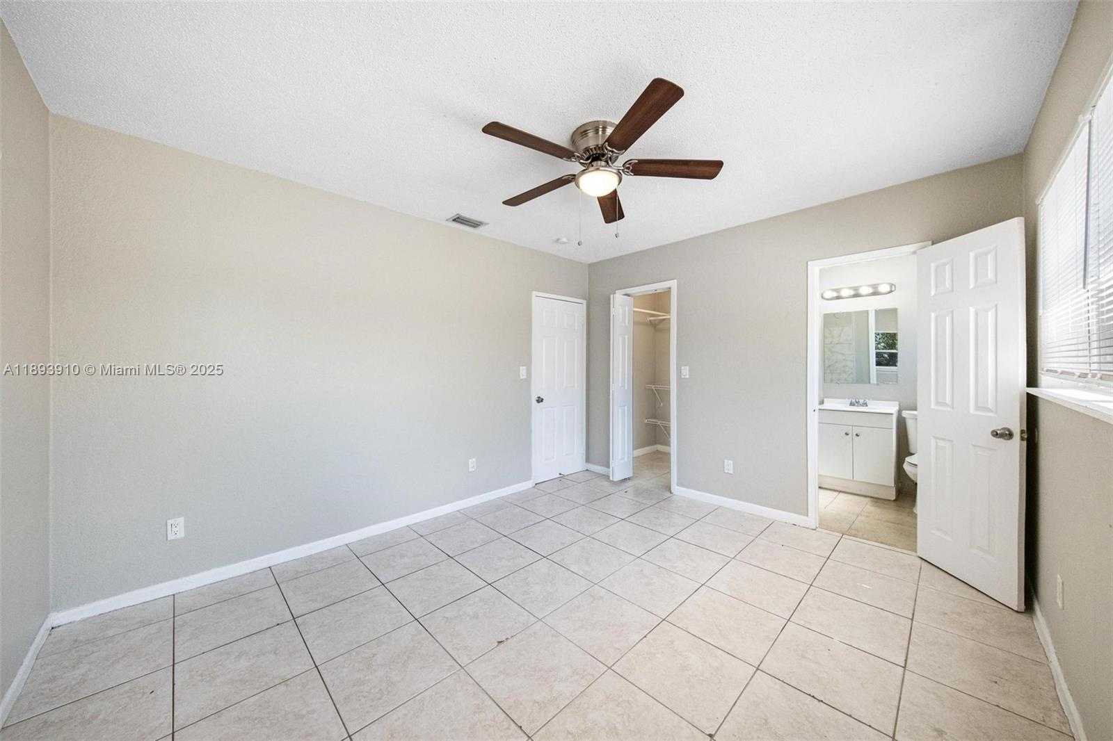 Small Image of 6442 OAK ST, Hollywood Number 11