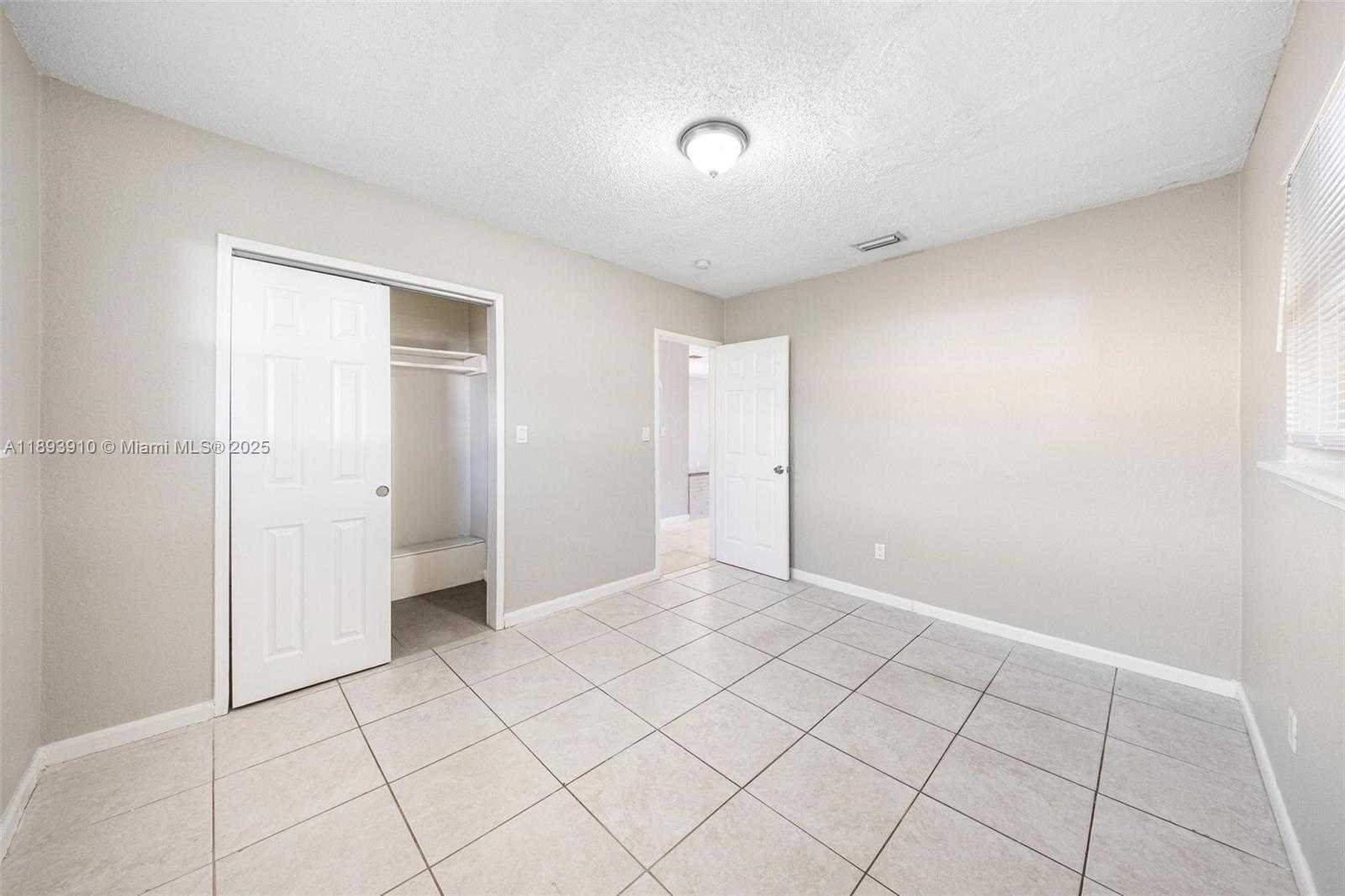 Small Image of 6442 OAK ST, Hollywood Number 12