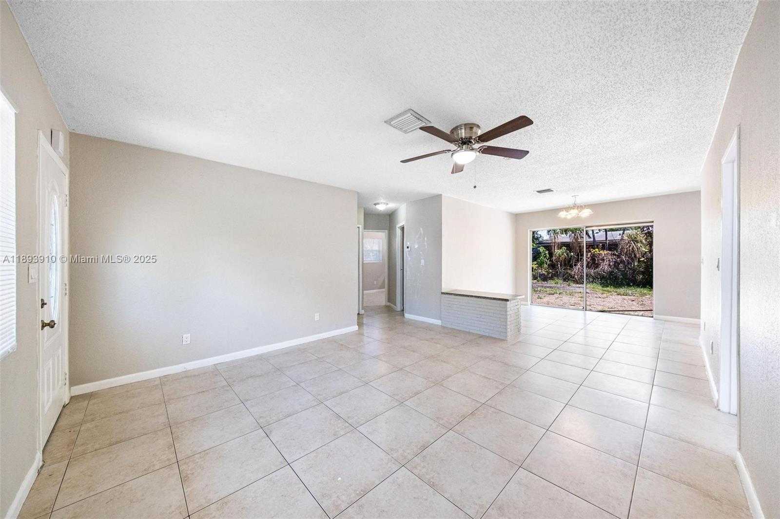 Small Image of 6442 OAK ST, Hollywood Number 15
