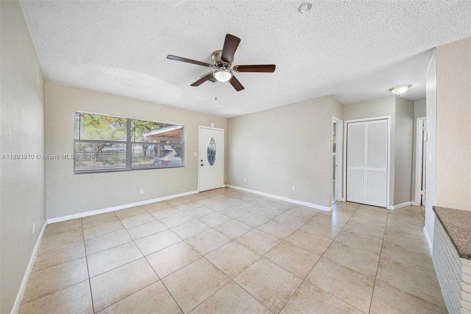 Small Image of 6442 OAK ST, Hollywood Number 16