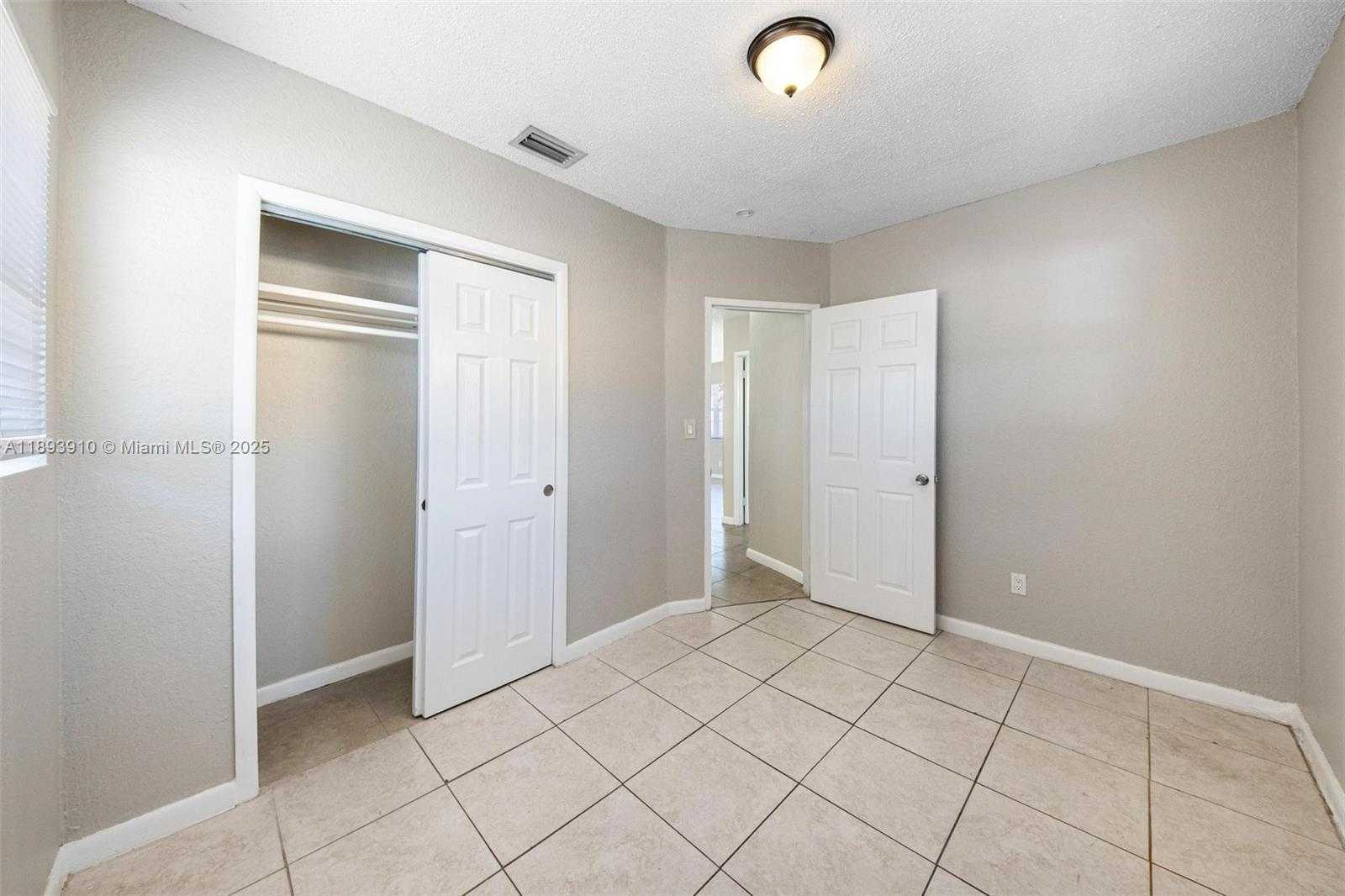Small Image of 6442 OAK ST, Hollywood Number 19