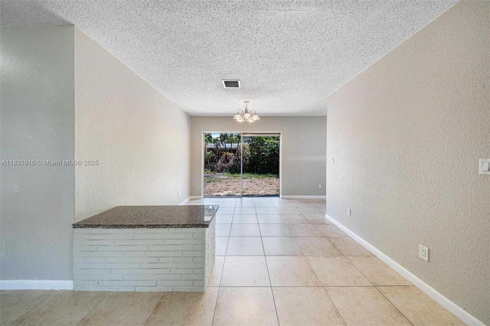 Small Image of 6442 OAK ST, Hollywood Number 23