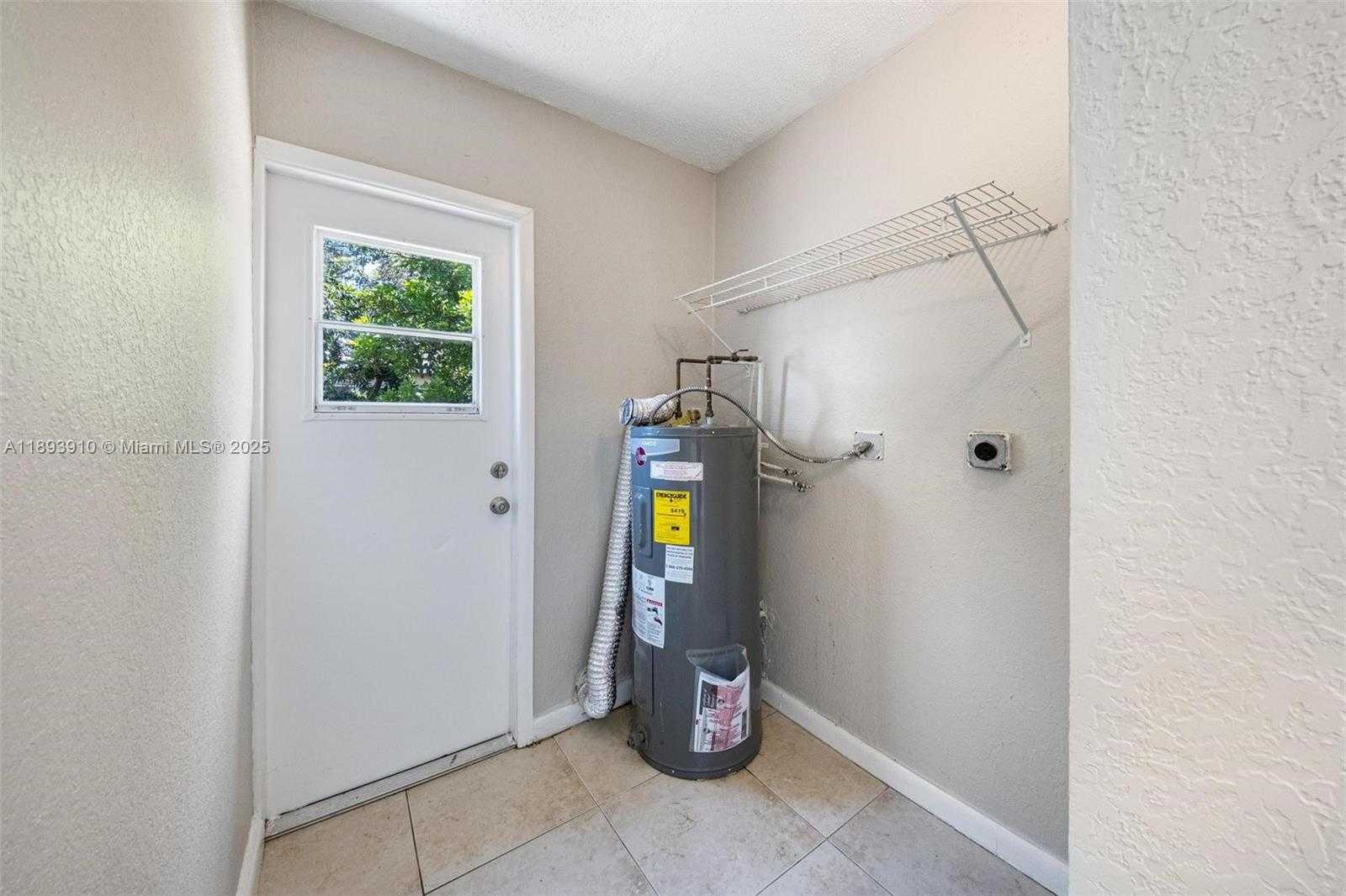 Small Image of 6442 OAK ST, Hollywood Number 25