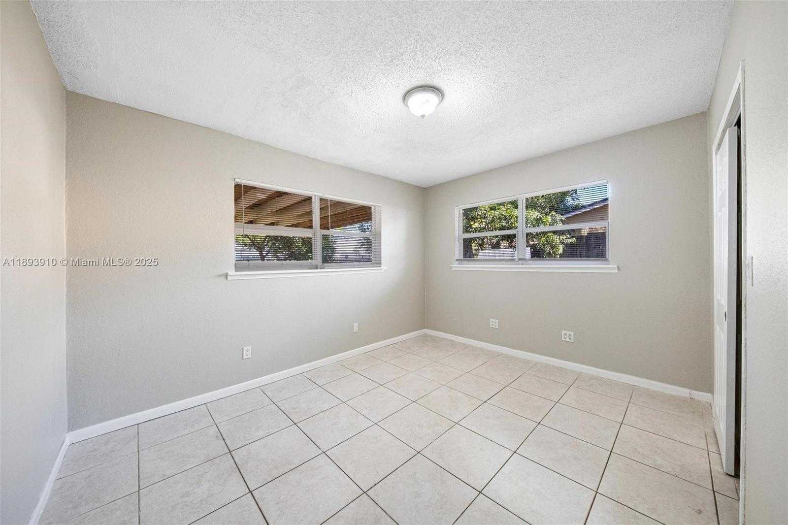 Small Image of 6442 OAK ST, Hollywood Number 26