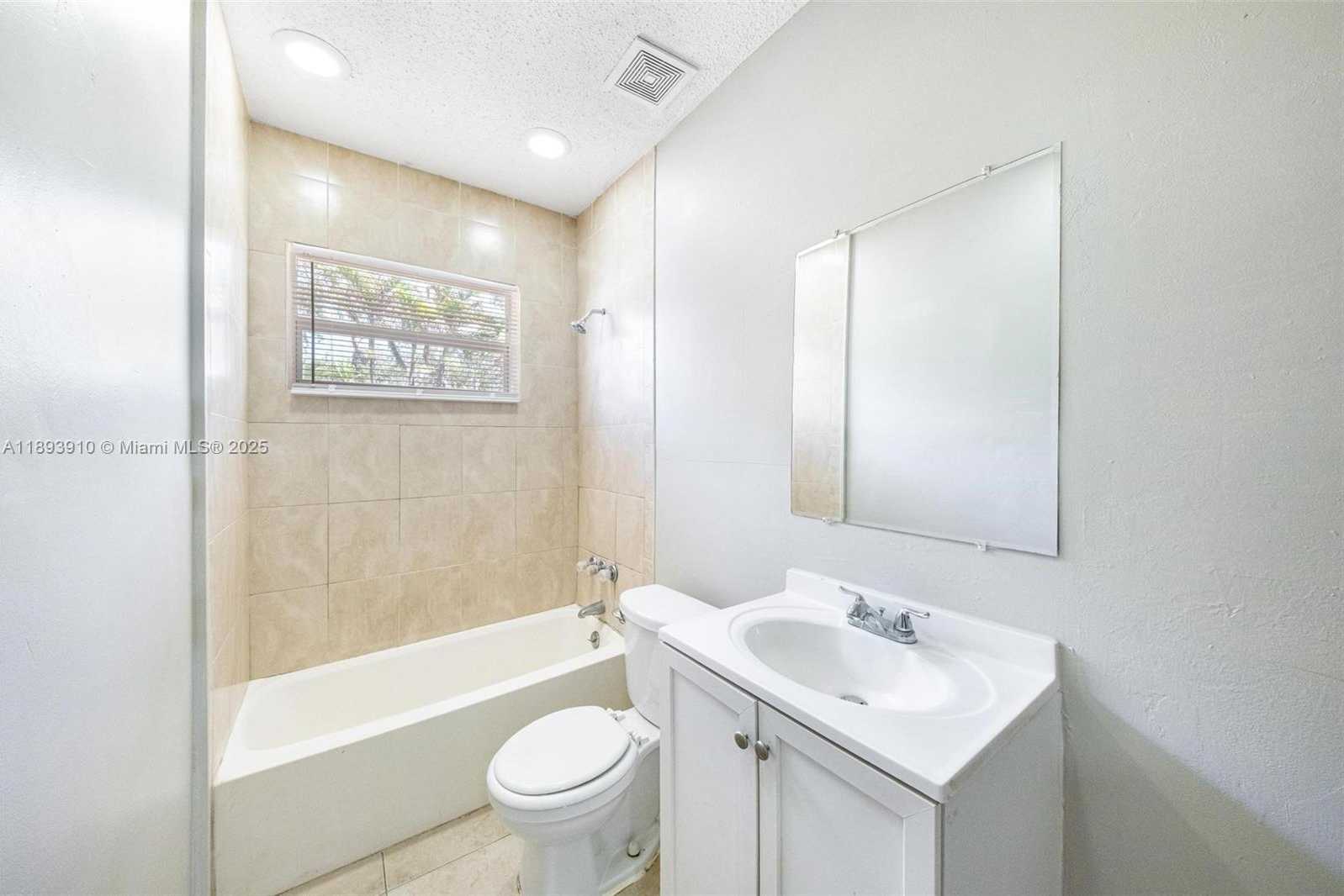 Small Image of 6442 OAK ST, Hollywood Number 29