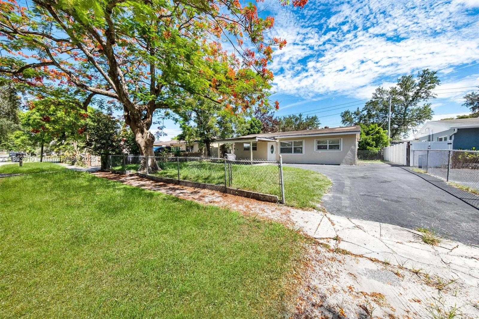 Small Image of 6442 OAK ST, Hollywood Number 3