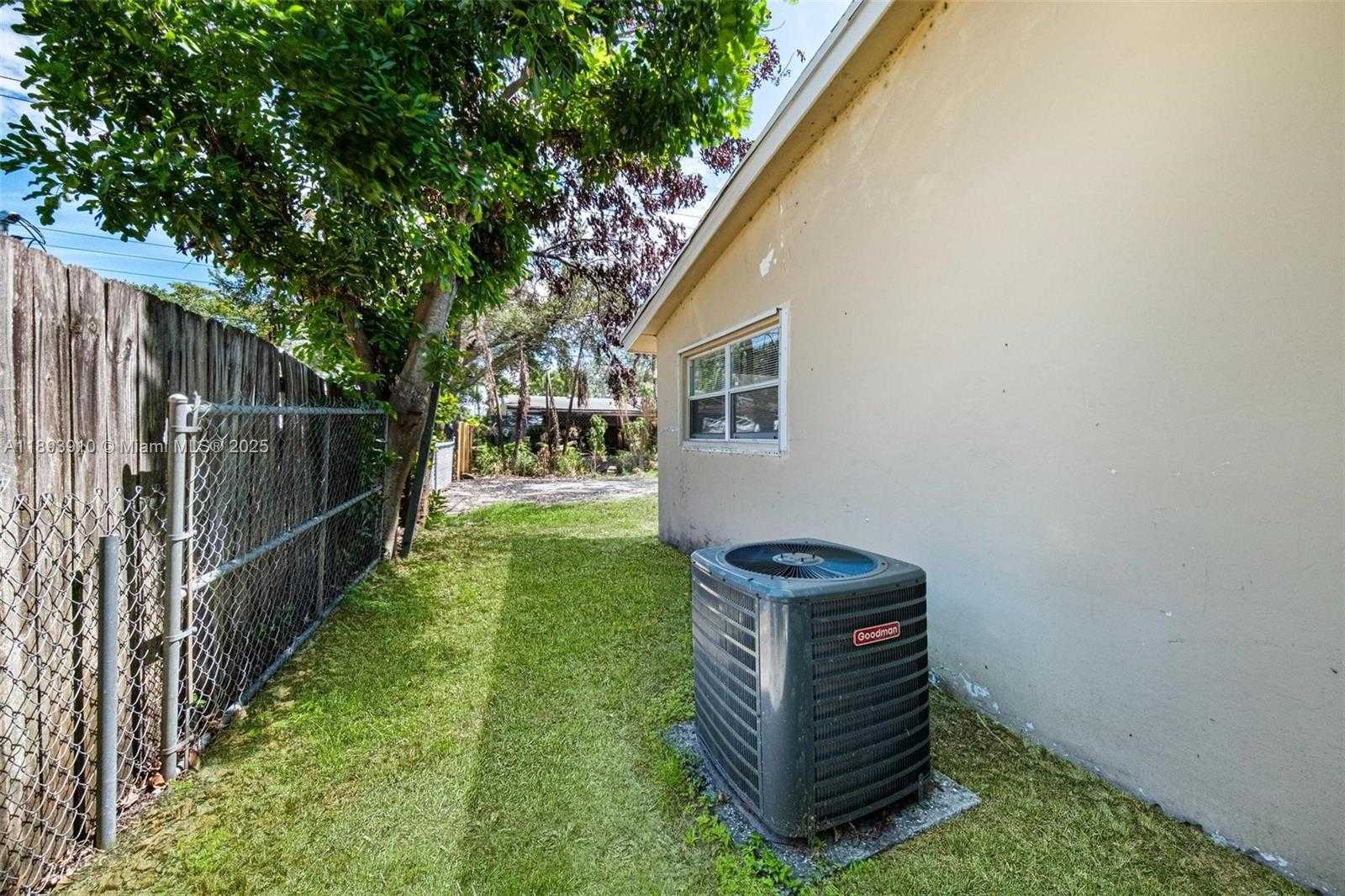 Small Image of 6442 OAK ST, Hollywood Number 37