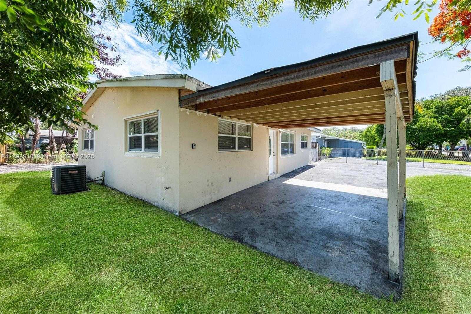 Small Image of 6442 OAK ST, Hollywood Number 4