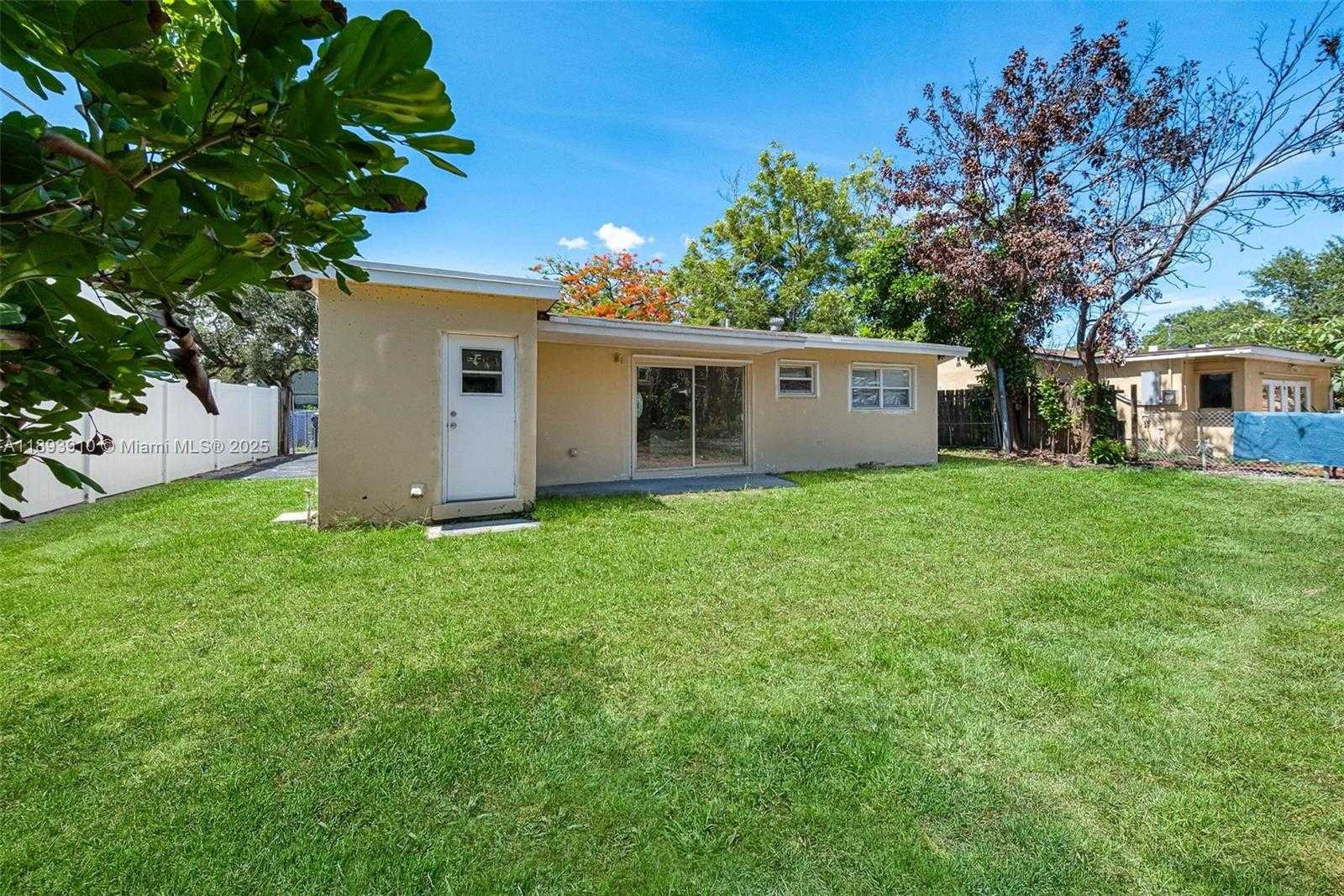 Small Image of 6442 OAK ST, Hollywood Number 42