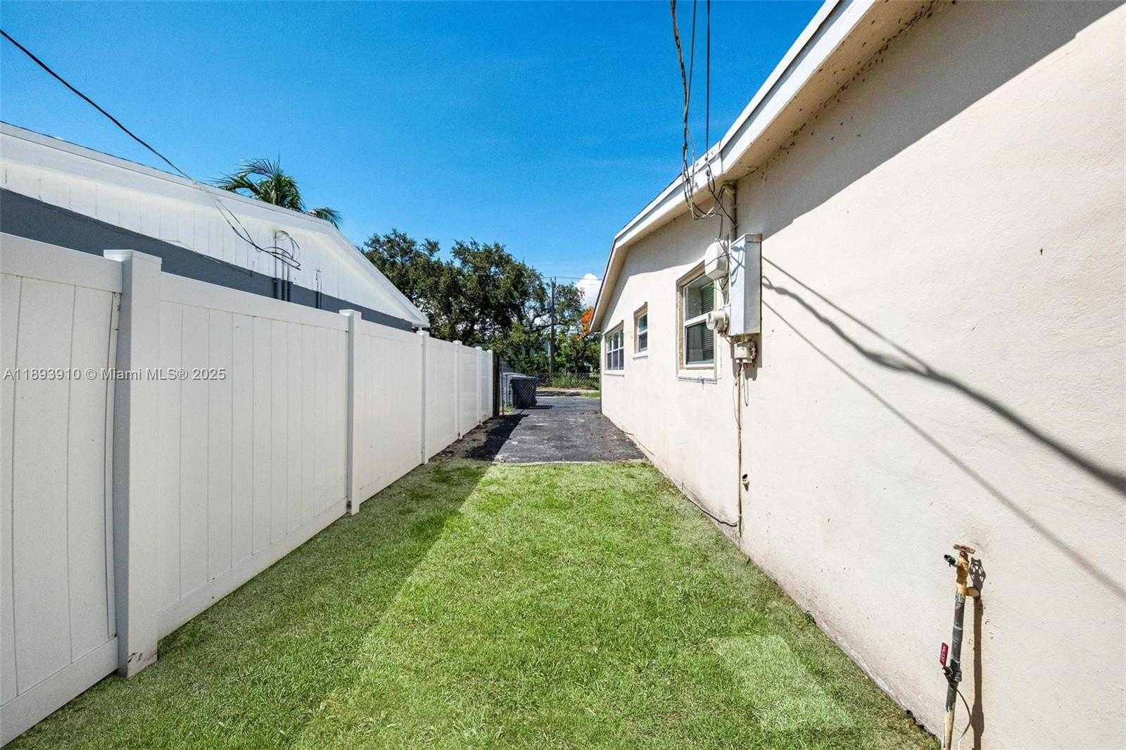 Small Image of 6442 OAK ST, Hollywood Number 43