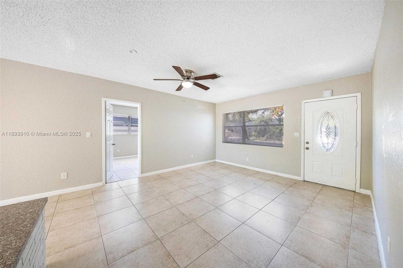 Small Image of 6442 OAK ST, Hollywood Number 6