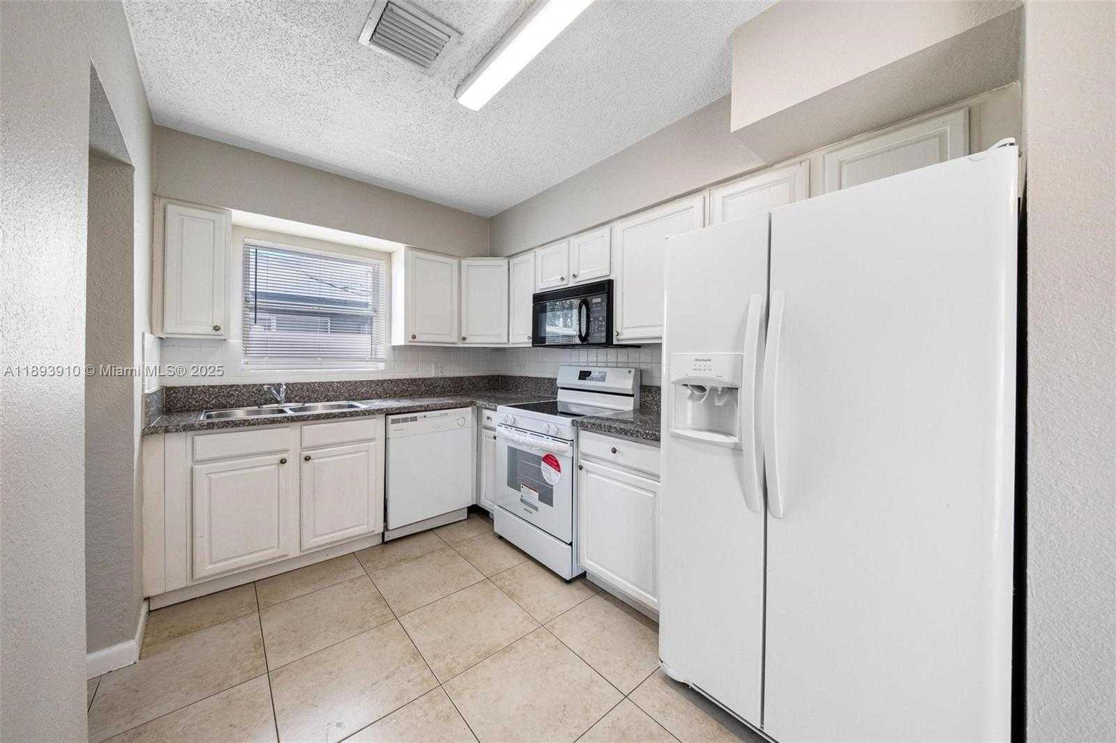 Small Image of 6442 OAK ST, Hollywood Number 7