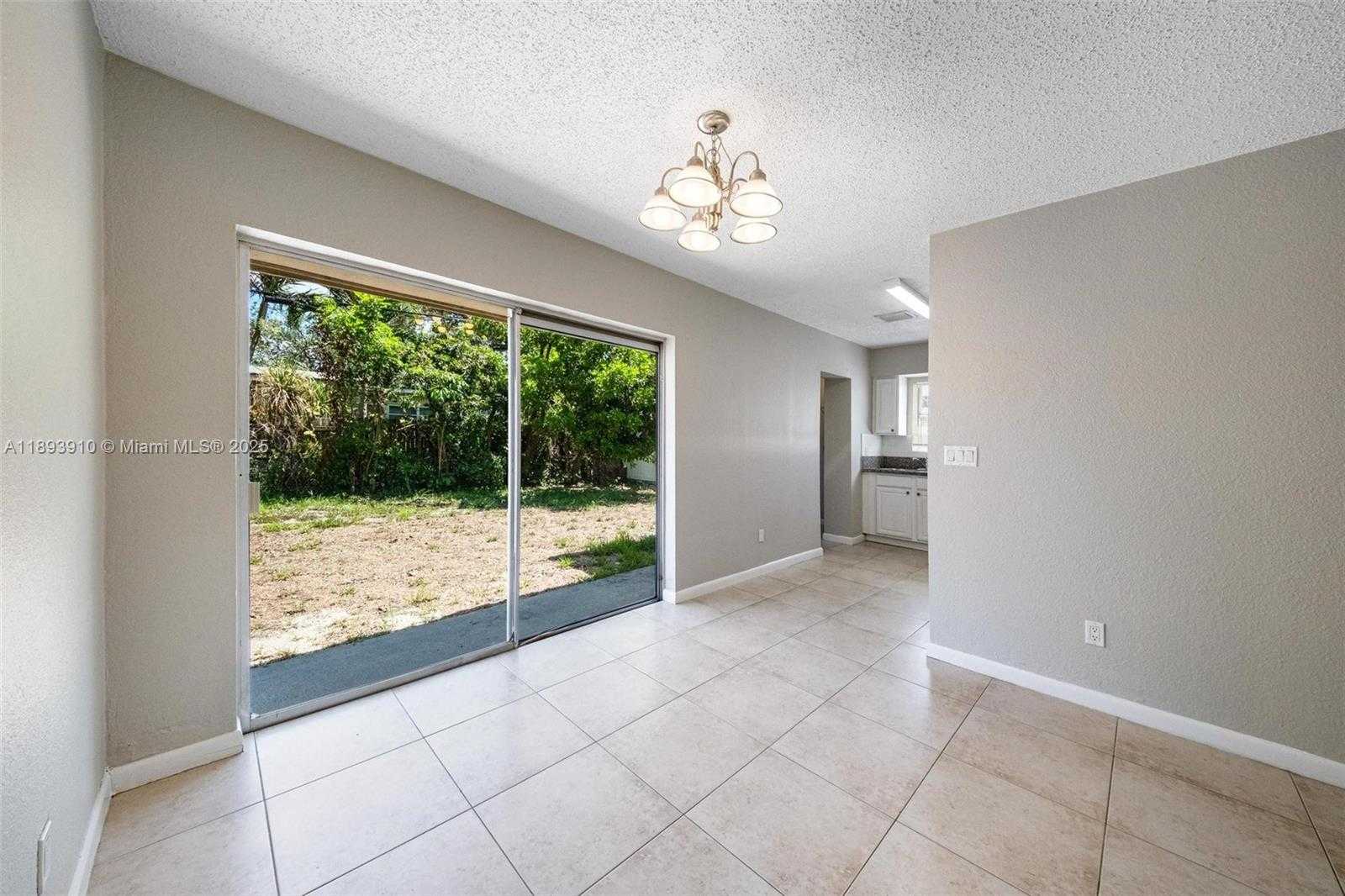 Small Image of 6442 OAK ST, Hollywood Number 9