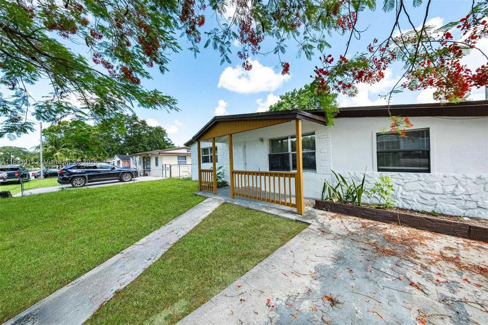 Small Image of 5736 SIMMS ST, Hollywood Number 2