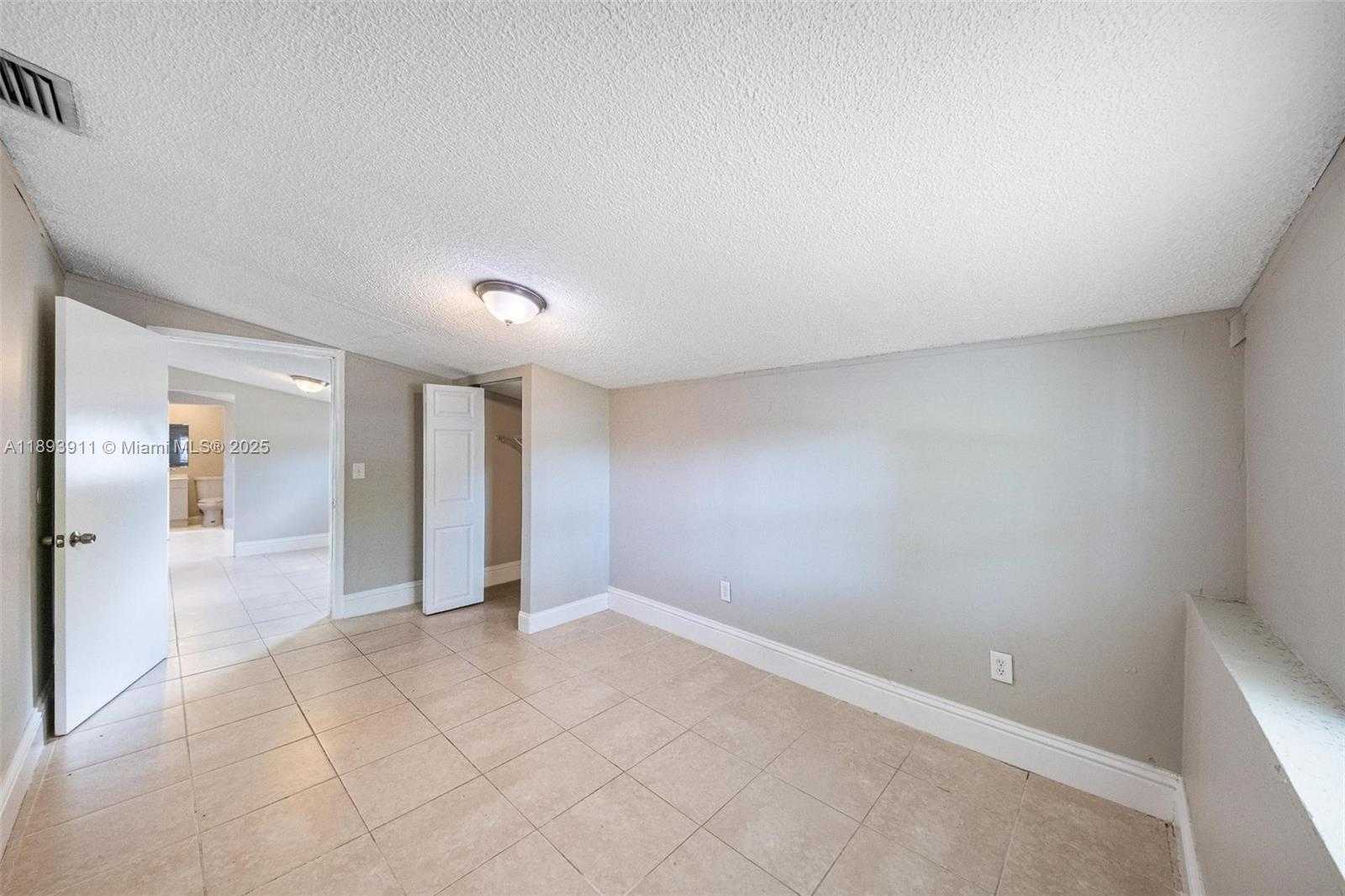 Small Image of 5736 SIMMS ST, Hollywood Number 20