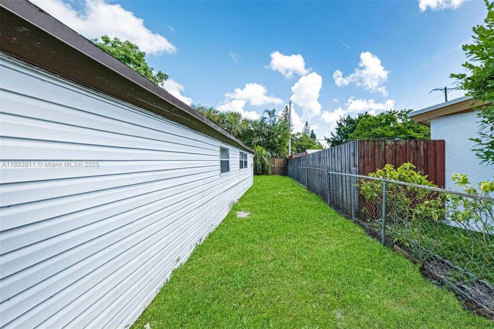 Small Image of 5736 SIMMS ST, Hollywood Number 28