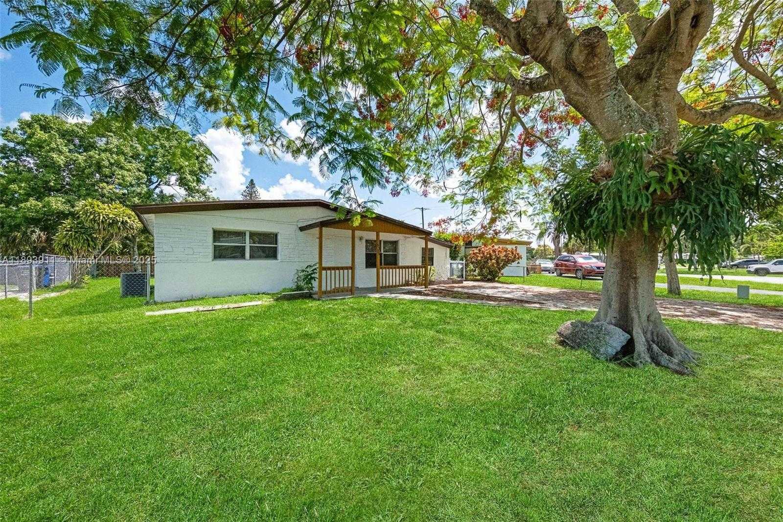 Small Image of 5736 SIMMS ST, Hollywood Number 4