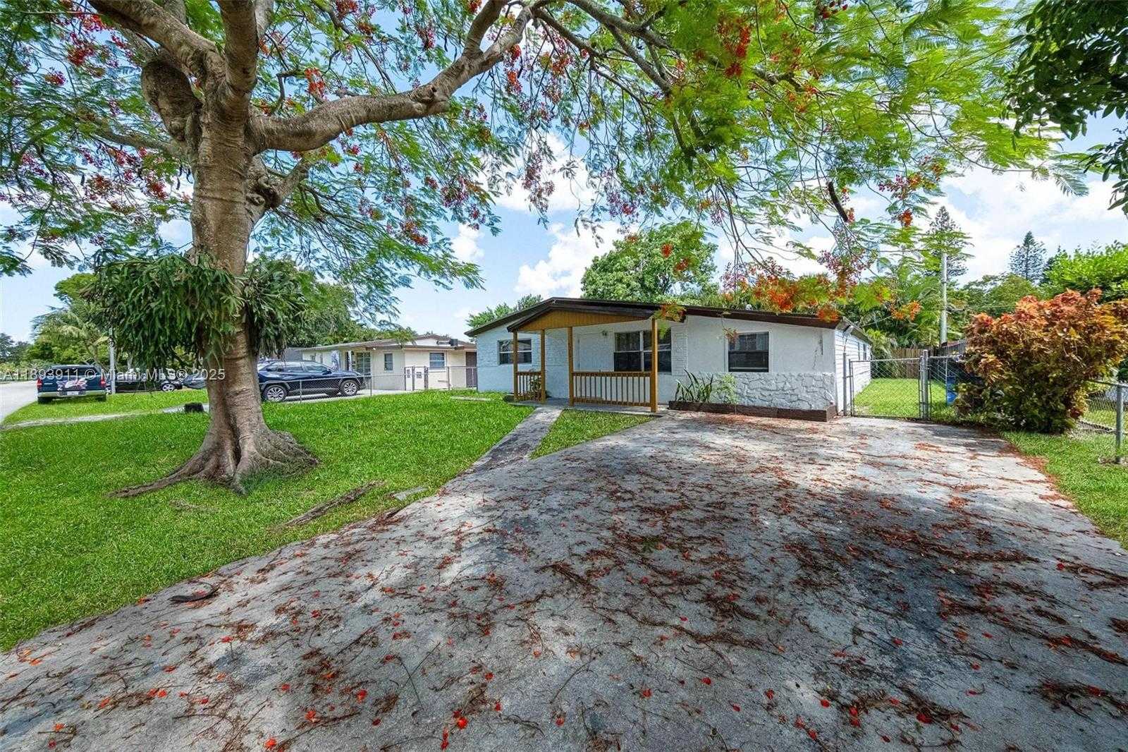 Small Image of 5736 SIMMS ST, Hollywood Number 5
