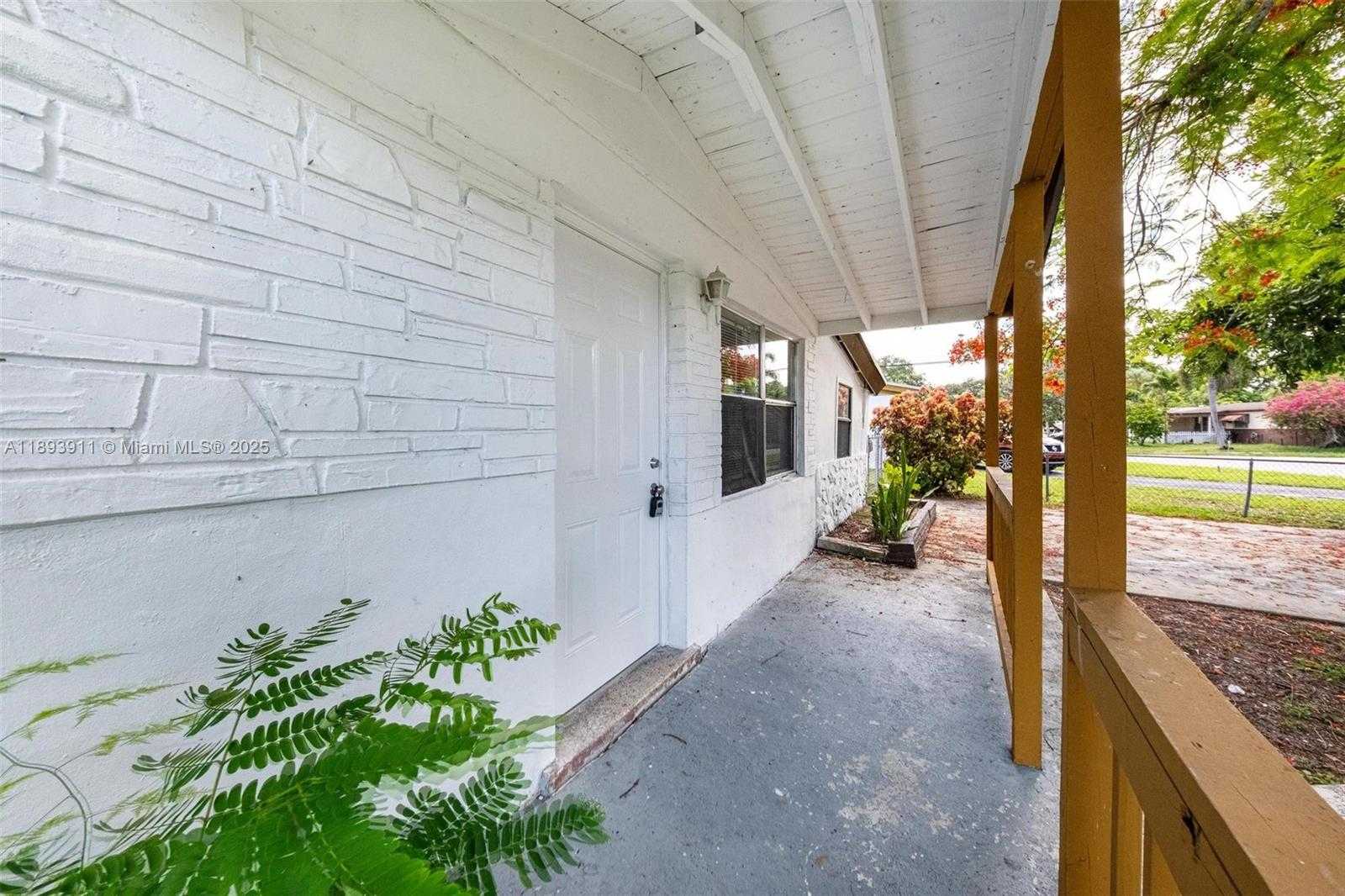 Small Image of 5736 SIMMS ST, Hollywood Number 6