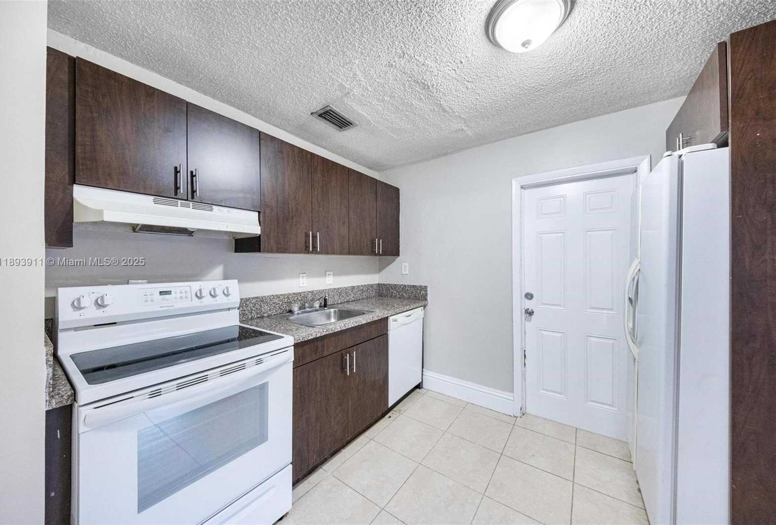 Small Image of 5736 SIMMS ST, Hollywood Number 7