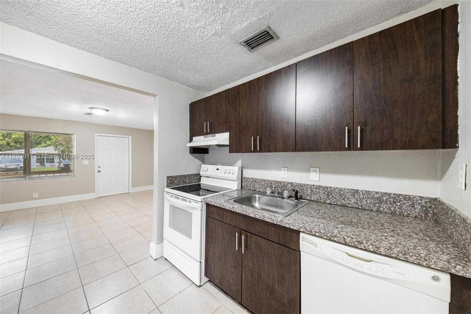 Small Image of 5736 SIMMS ST, Hollywood Number 8