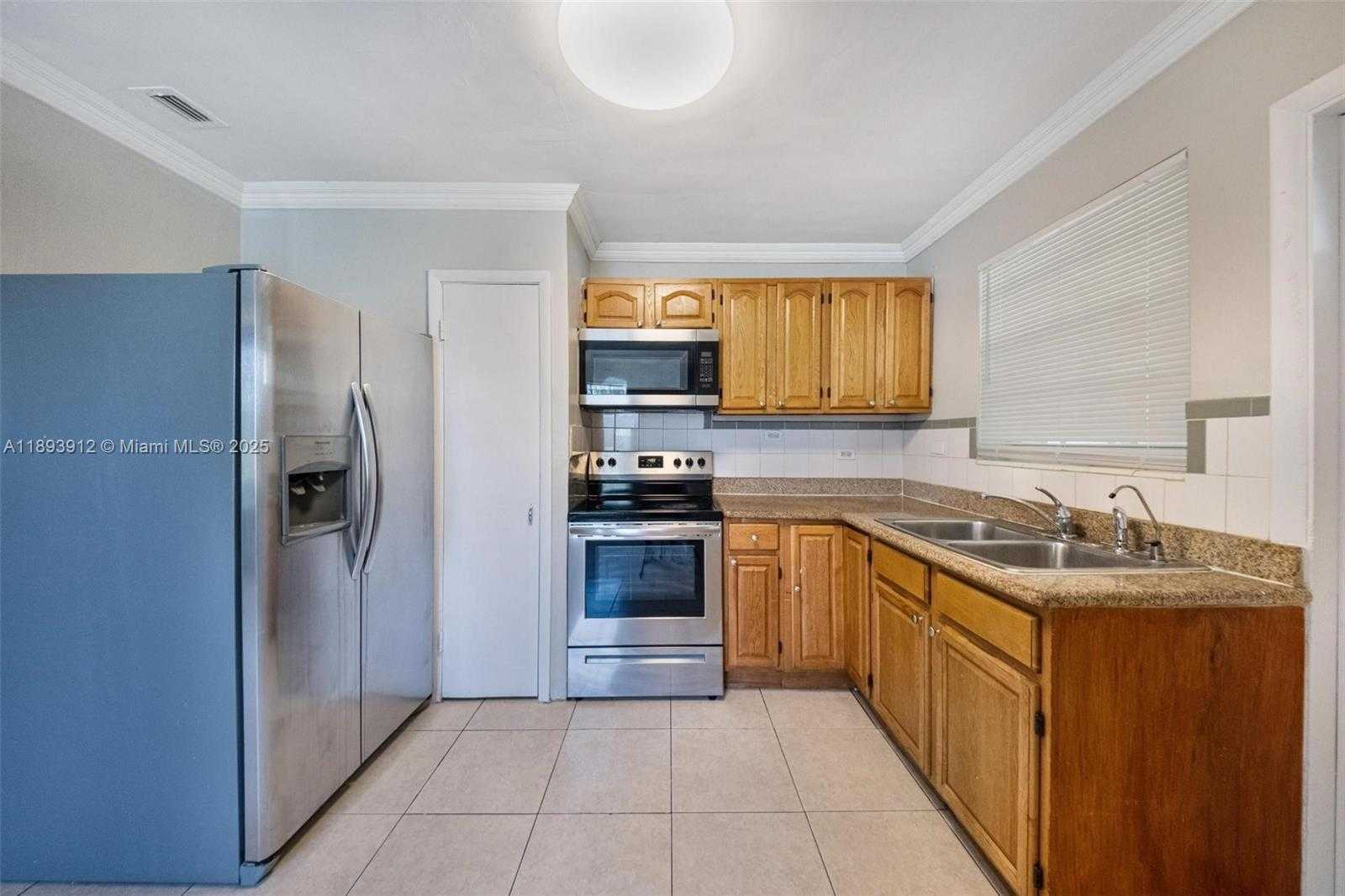 Small Image of 2130 ACAPULCO DR, Miramar Number 11
