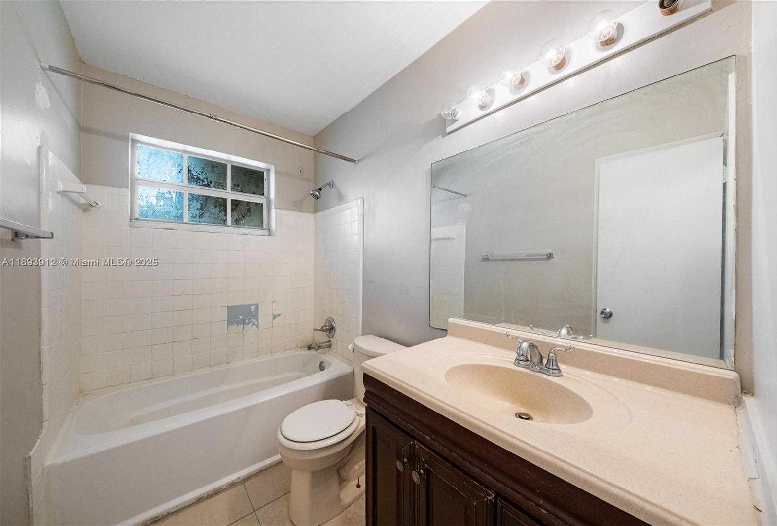 Small Image of 2130 ACAPULCO DR, Miramar Number 19