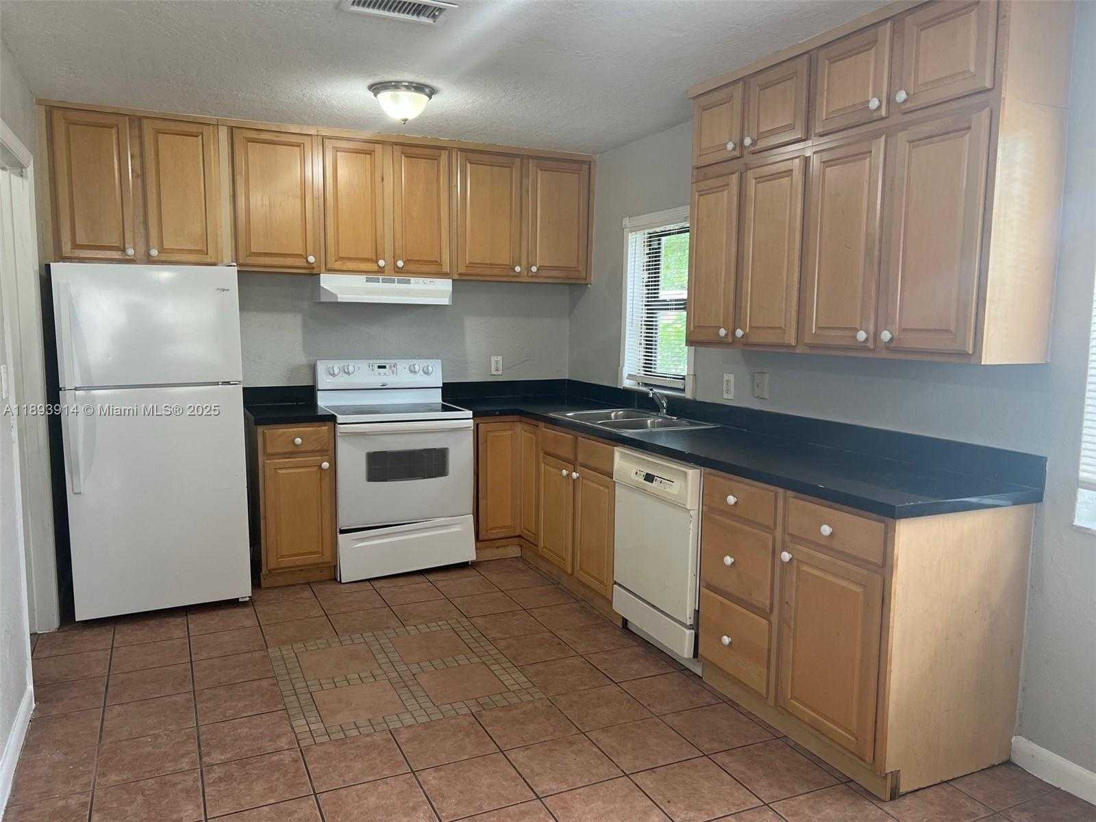 Small Image of 6359 SOUTH WEST 1ST ST, Margate Number 2