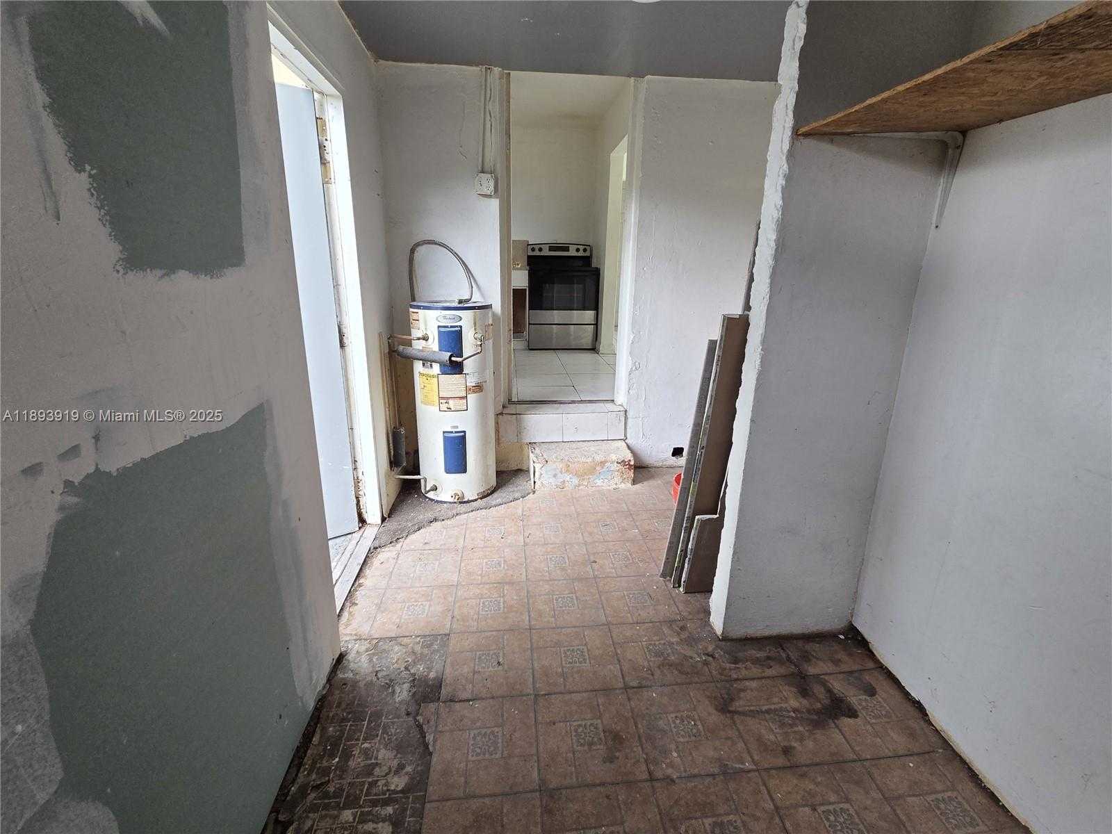 Small Image of 2135 PLUNKETT CT, Hollywood Number 11