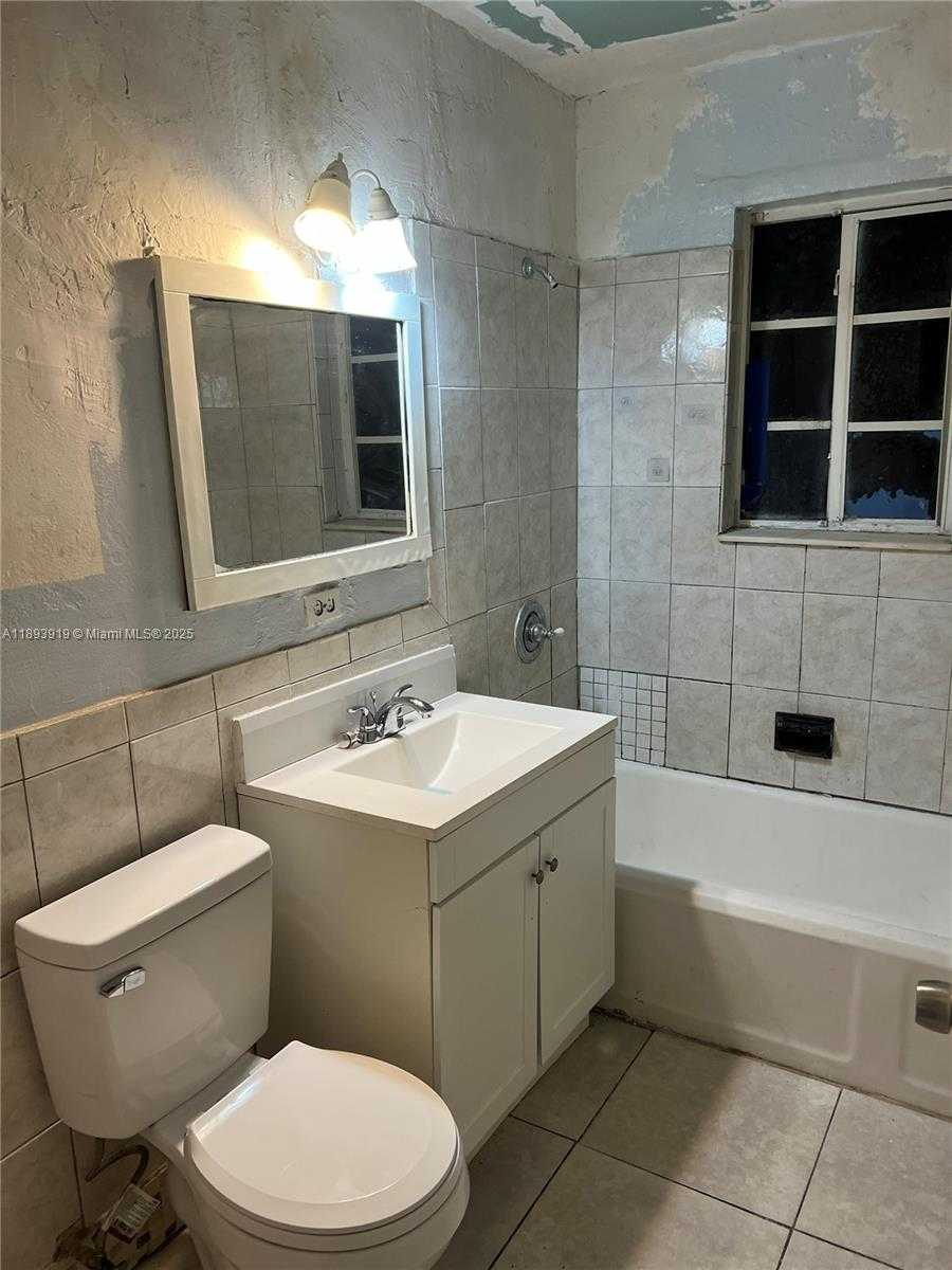 Small Image of 2135 PLUNKETT CT, Hollywood Number 12