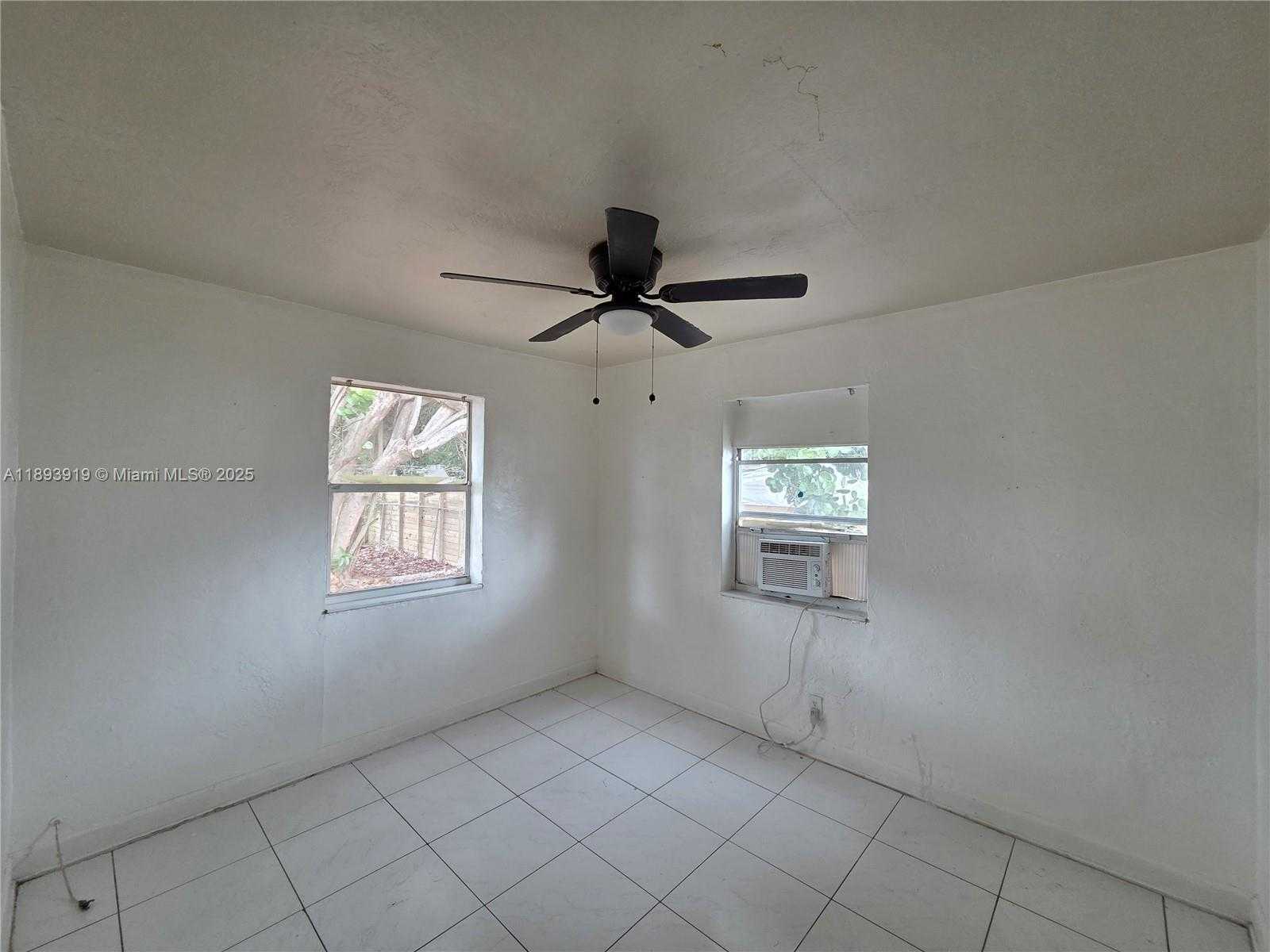 Small Image of 2135 PLUNKETT CT, Hollywood Number 15